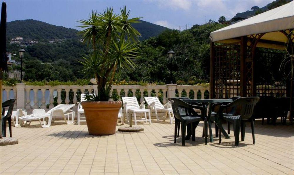 Hotel Il Nespolo Casamicciola Terme Exterior photo